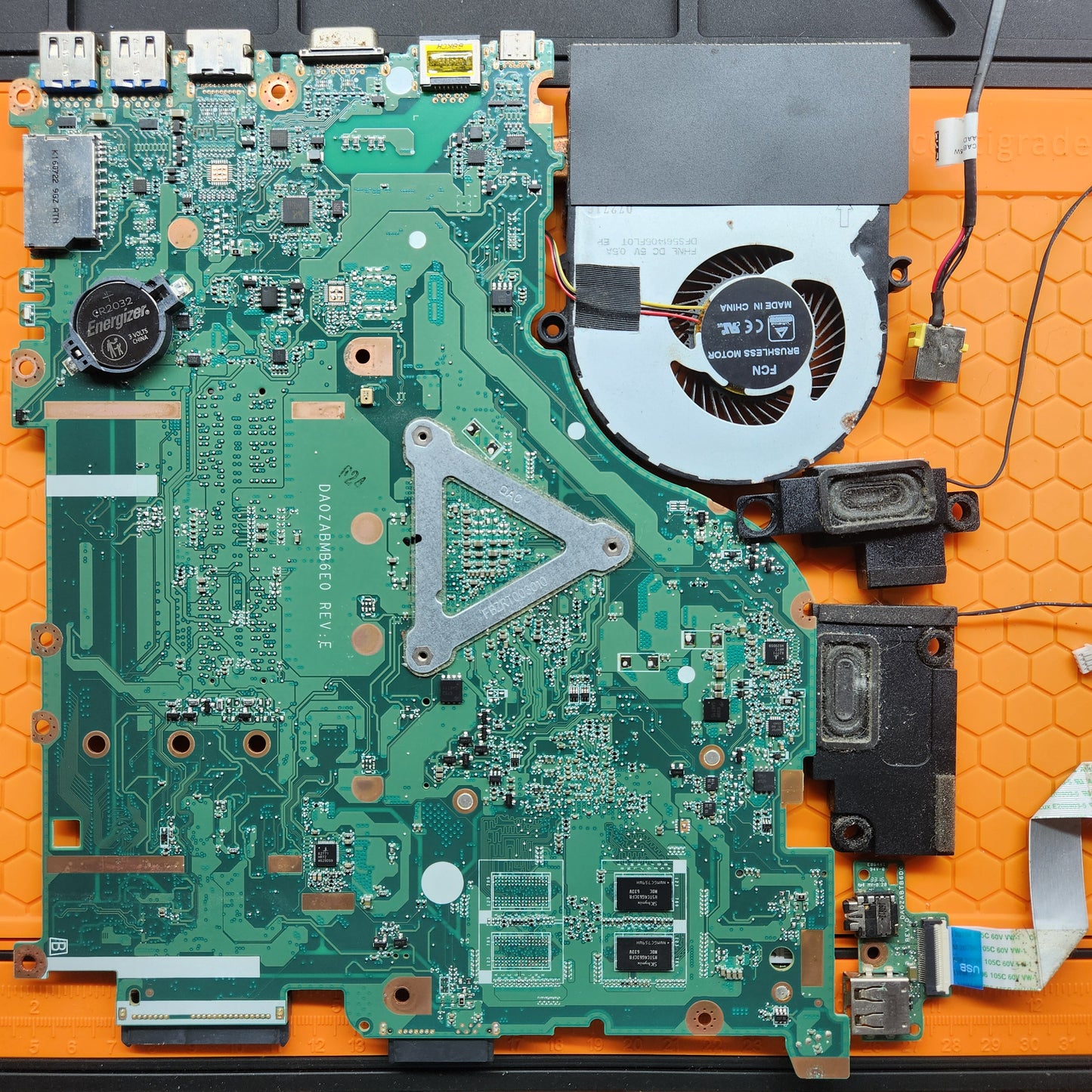 Acer Aspire E5-523G-978B (NX.GDLSA.003)