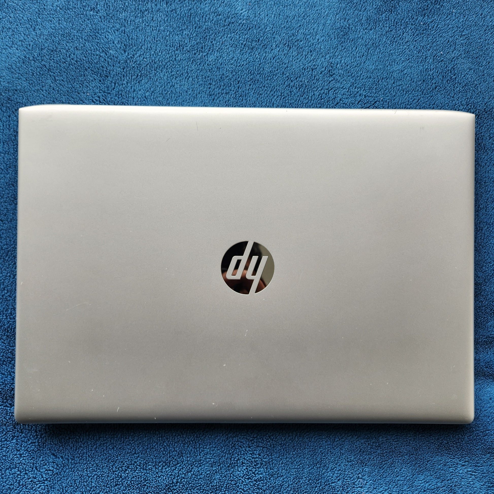 15.6" HD display (1366 x 768)