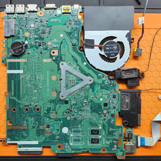 Acer Aspire E5-523G-978B (NX.GDLSA.003)